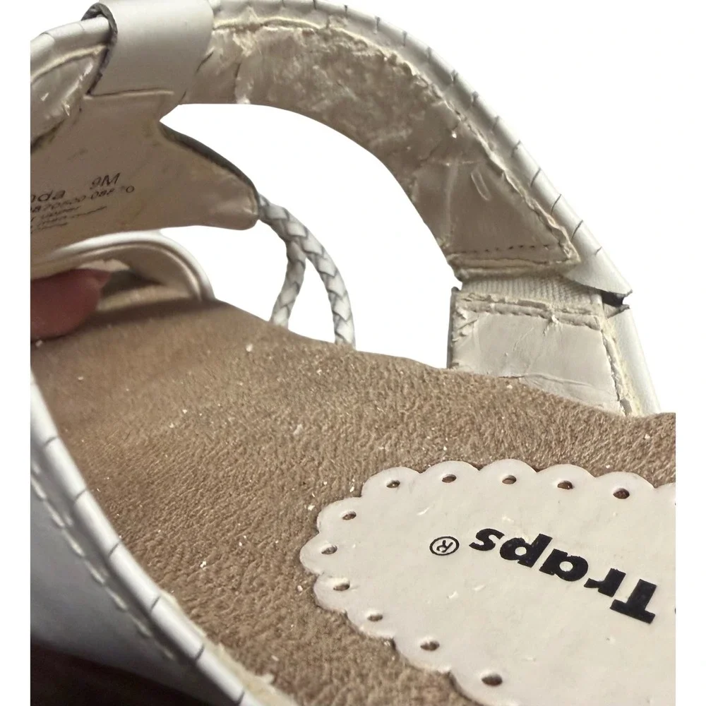 BareTraps Olinda White Leather Slide Sandals Size 9M Peeling inside Straps As Is